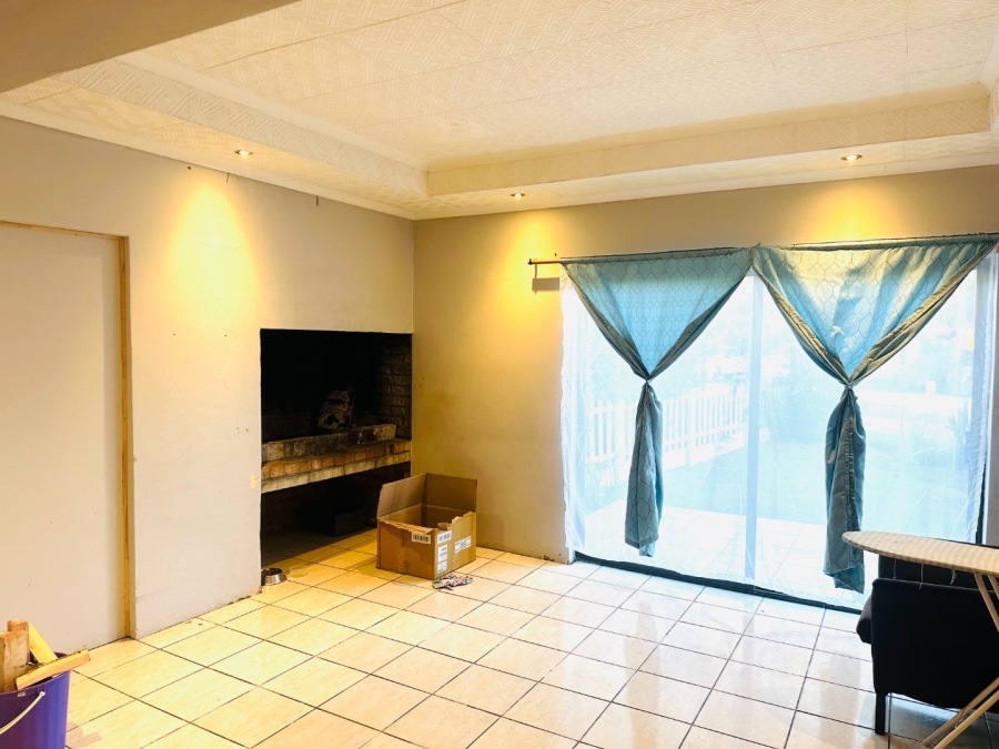 To Let 3 Bedroom Property for Rent in Loerie Park Western Cape